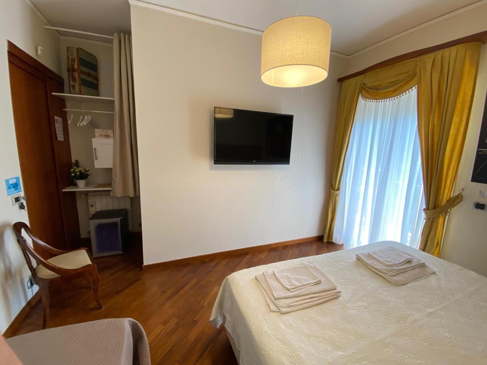 Casa Battisti Messina Guest House In Centro Citta, Ideale Per Famiglie O Gruppi Exterior foto